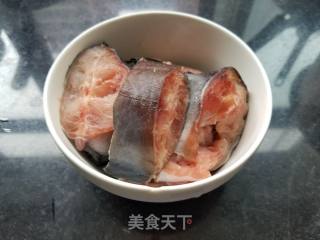 鲶鱼烧豆腐的做法步骤：1