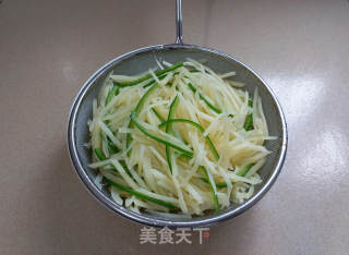 剁椒肉末炒土豆丝的做法步骤：6