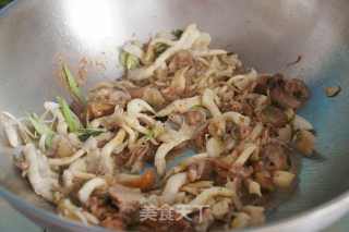 黄金菇炒肘子肉的做法步骤：6