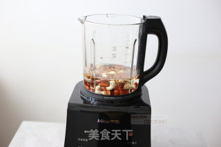 营养坚果饮的做法步骤：4