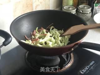 花菜炒火腿的做法步骤：5