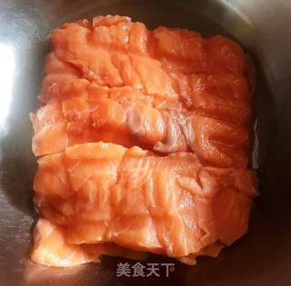 三文鱼韭菜炒饭#快手小炒菜#的做法步骤：1