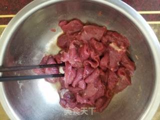 水煮牛肉的做法步骤：1