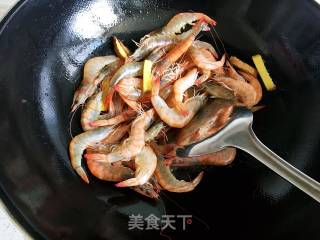 红烧虾的做法步骤：3