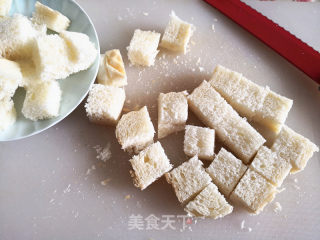 吐司鸡蛋布丁的做法步骤：1
