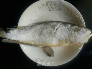 干煎黄花鱼的做法步骤：3
