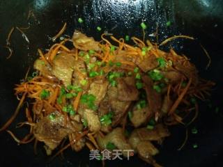胡萝卜炒回锅肉的做法步骤：14
