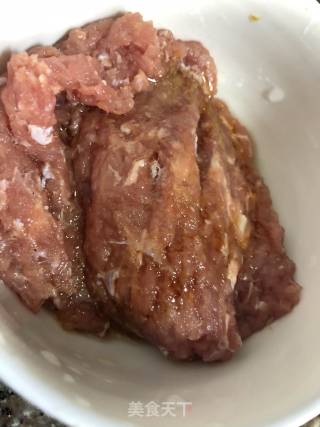 【兔子爱厨房】番茄焖豆腐的做法步骤：1