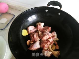 土豆烧鸭腿的做法步骤：4