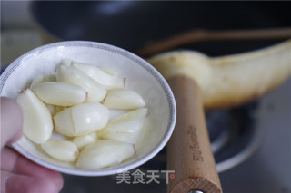 肉片鱿鱼炒蒜苔的做法步骤：2