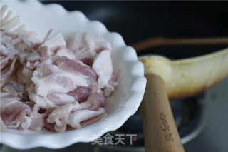 肉片鱿鱼炒蒜苔的做法步骤：3