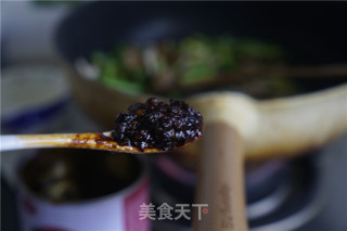 肉片鱿鱼炒蒜苔的做法步骤：6