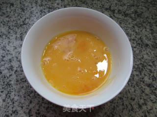 胡萝卜鸭蛋炒米粉的做法步骤：2