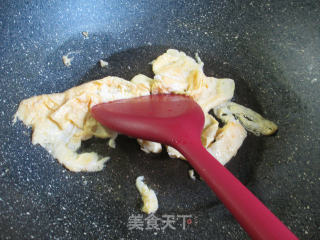 胡萝卜鸭蛋炒米粉的做法步骤：4