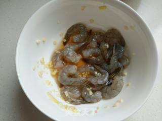 酥炸虾仁的做法步骤：2
