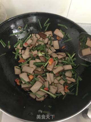 韭菜炒鸡蛋干的做法步骤：6