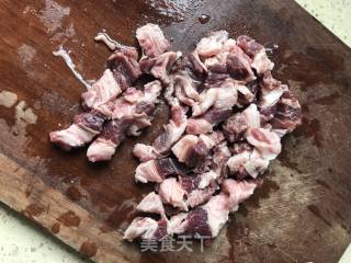 土豆牛腩煲的做法步骤：1