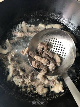 土豆牛腩煲的做法步骤：4