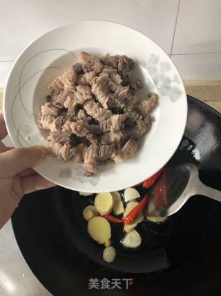 土豆牛腩煲的做法步骤：6