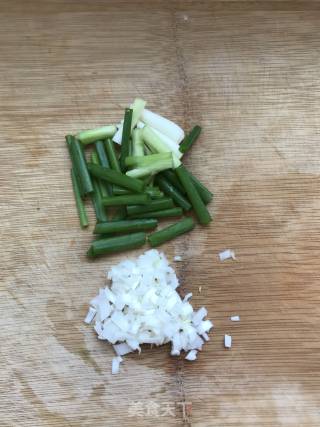 葱烧豆腐的做法步骤：2