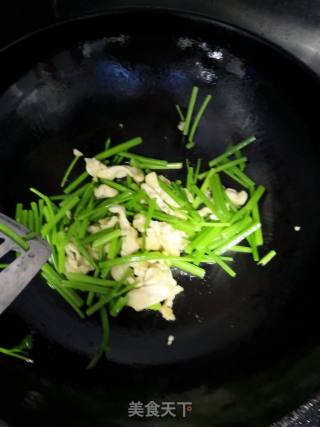 鸡肉炒西芹的做法步骤：3