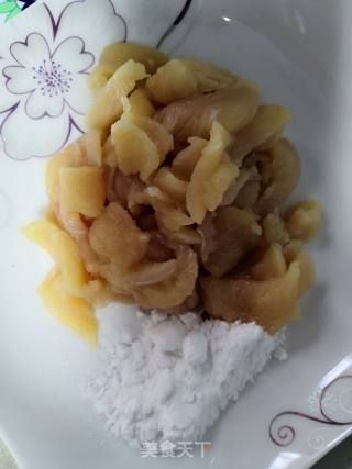 鸡胸肉炒鲜姜的做法步骤：1