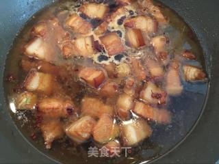 红烧肉焖芋头的做法步骤：7