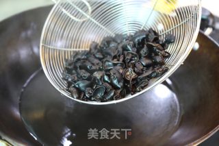 芥辣凉拌青瓜木耳的做法步骤：2