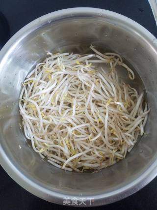 豆芽炒肉的做法步骤：1