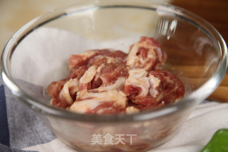 有家鲜厨房：小寒养生菜-土豆小炒肉的做法步骤：2
