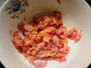 绿豆芽炒肉丝的做法步骤：1