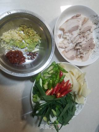 回锅肉馍馍的做法步骤：1