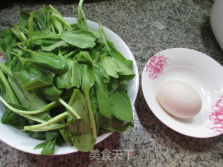 鸭蛋炒鸡毛菜的做法步骤：1