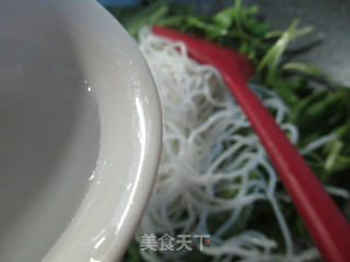 鸡毛菜炒米粉的做法步骤：3