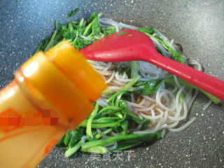 鸡毛菜炒米粉的做法步骤：5