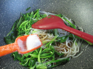 鸡毛菜炒米粉的做法步骤：6