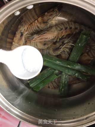 “鲜虾”盐水基围虾的做法步骤：3