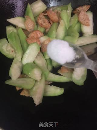 丝瓜炒肉饼的做法步骤：6