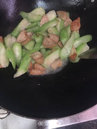 丝瓜炒肉饼的做法步骤：7