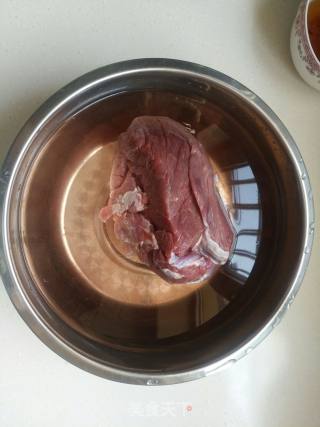 土豆炖牛肉的做法步骤：1