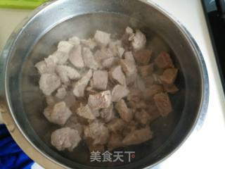 土豆炖牛肉的做法步骤：3