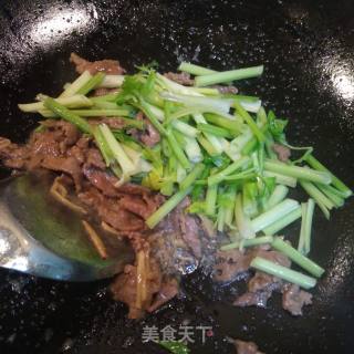 芹菜炒牛肉的做法步骤：4