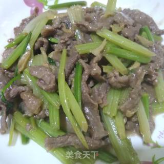 芹菜炒牛肉的做法步骤：6