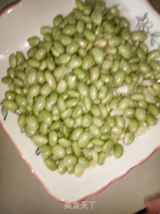 毛豆炒肉丝的做法步骤：1