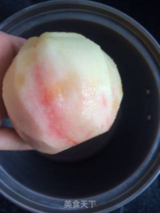 鲜榨水蜜桃的做法步骤：2