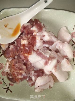 辣椒炒肉的做法步骤：1