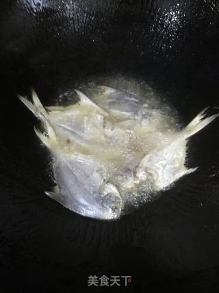 香辣小鲳鱼的做法步骤：3