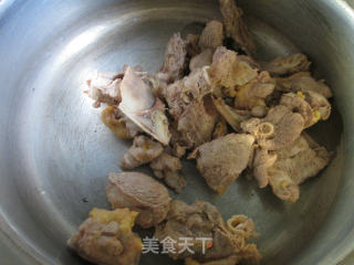 芋艿鸭肉汤的做法步骤：2