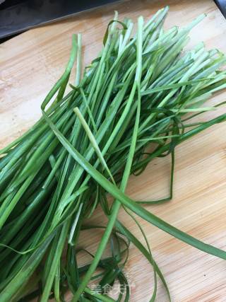 韭菜虾仁蛋饼的做法步骤：1
