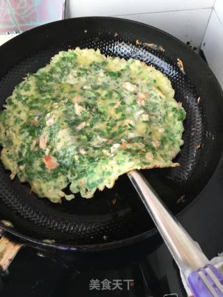韭菜虾仁蛋饼的做法步骤：16